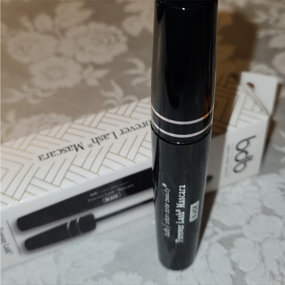 Billion Dollar Beauty Forever Lash Mascara, Black - Picture 2 of 10